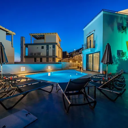Spacious & Private 4-bedroom With Sea Views, Centrally Located Villa *