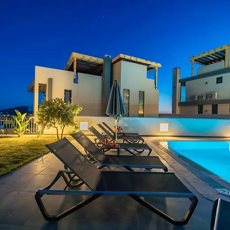 Spacious & Private 4-bedroom With Sea Views, Centrally Located * Kas