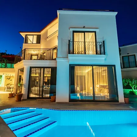 Villa Spacious & Private 4-bedroom With Sea Views, Centrally Located Kas