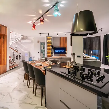 Villa Spacious & Private 4-bedroom With Sea Views, Centrally Located Kas