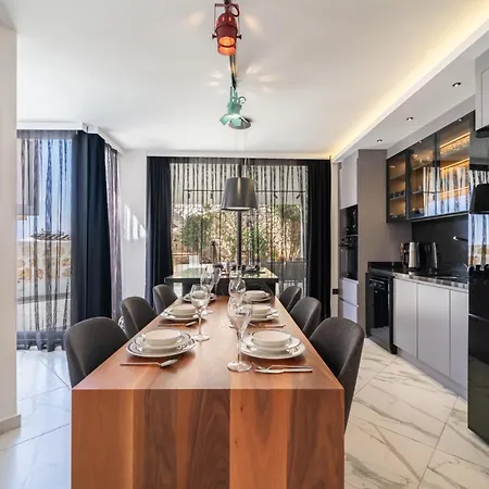 Spacious & Private 4-bedroom With Sea Views, Centrally Located Villa Kas