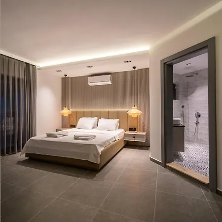 Spacious & Private 4-bedroom With Sea Views, Centrally Located Kas